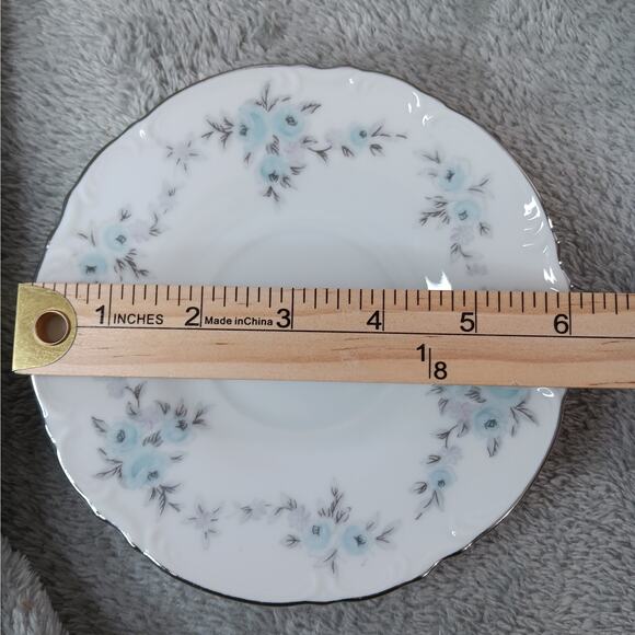 4 MIKASA Barbizon Teacup and Saucer Sets Vintage White Porcelain w/ Blue Flowers - Picture 14 of 15